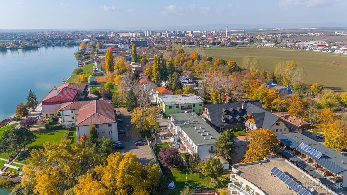 Hotel Cosmopolitan – poloha u Slnečných jazier