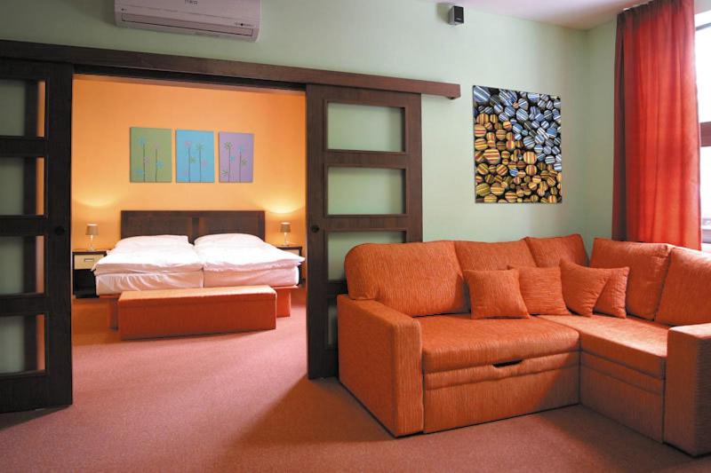 Hotel Cosmopolitan – suita s obývacím posezením
