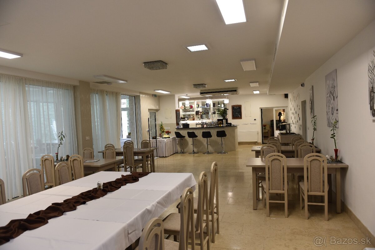 Penzion Adriana – restaurace s kapacitou 150 míst a barem