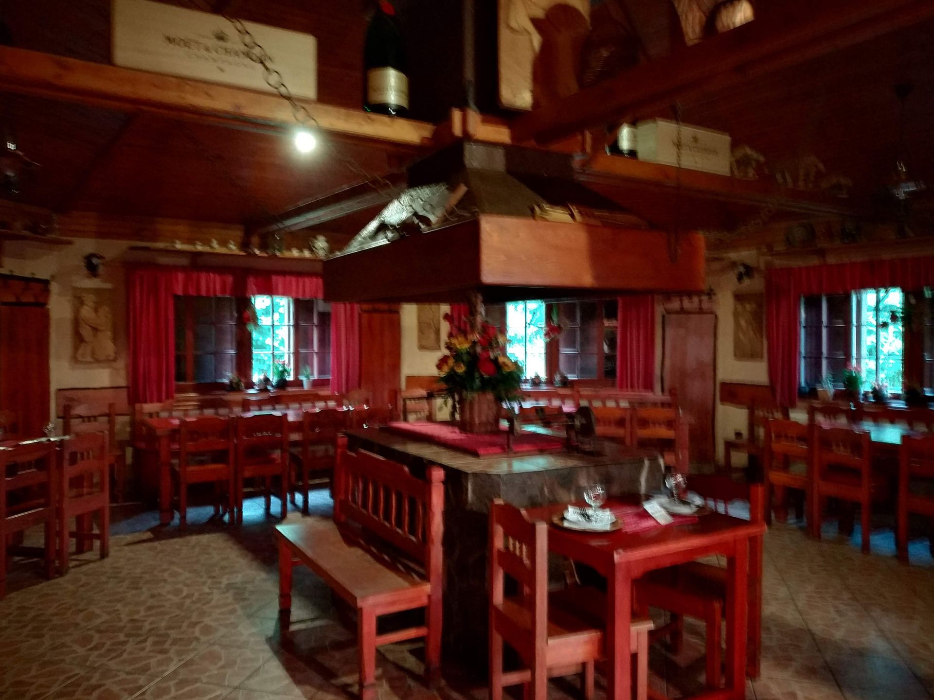 Zbojnícka koliba – interiér restaurace
