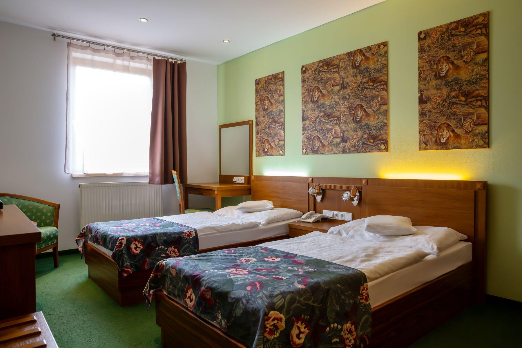 Hotel Max Inn – pokoj s oddělenými lůžky