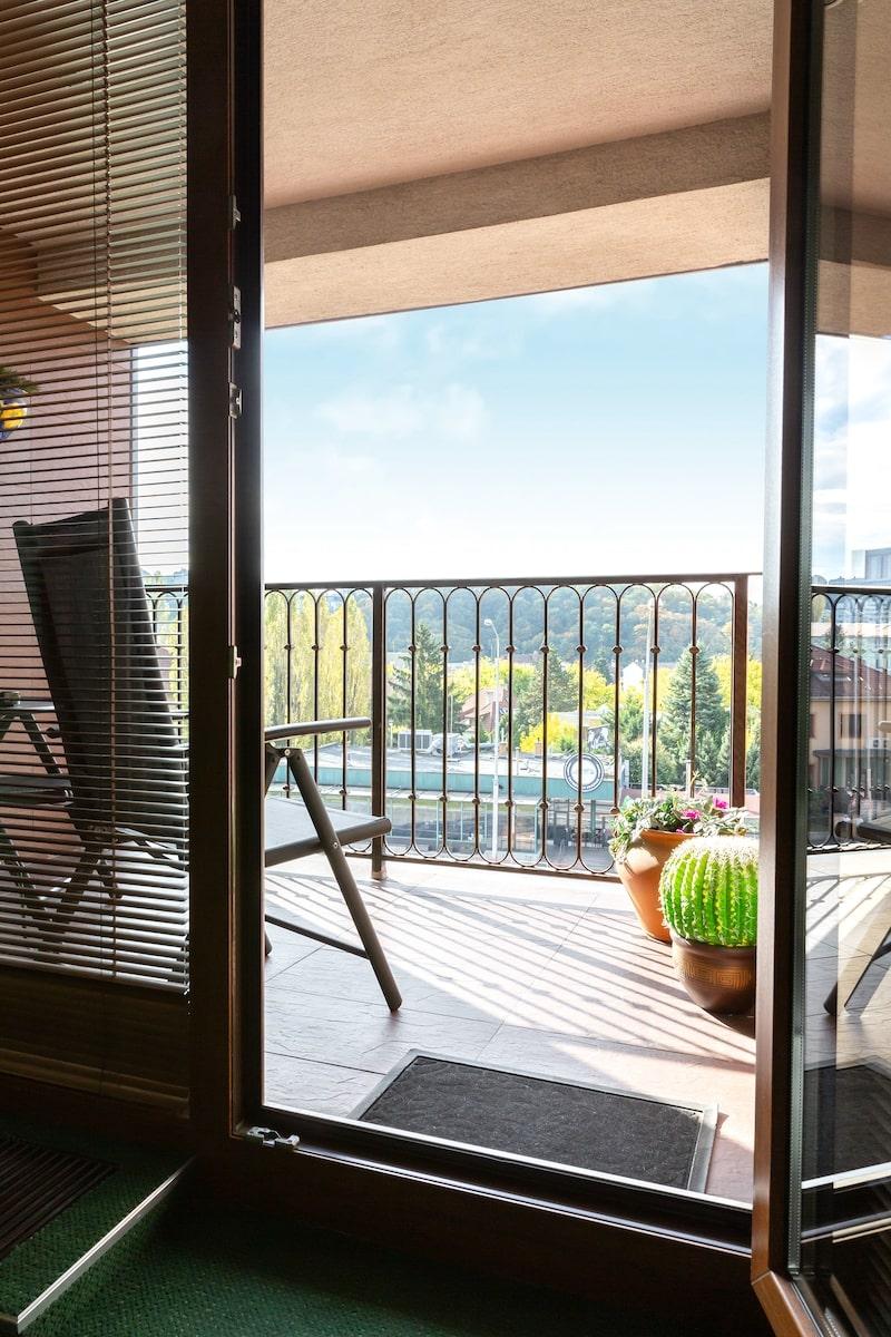Hotel Max Inn – balkon s výhledem