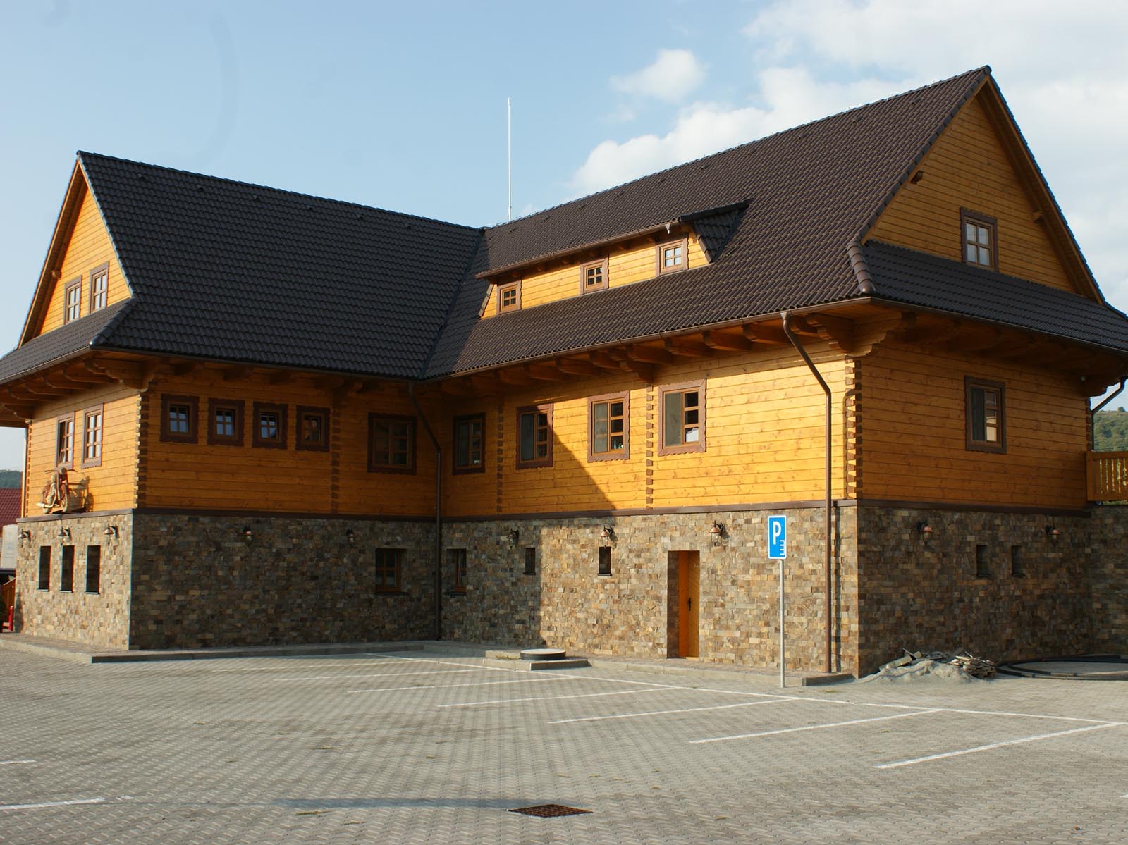 Koliba Kriváň – exteriér