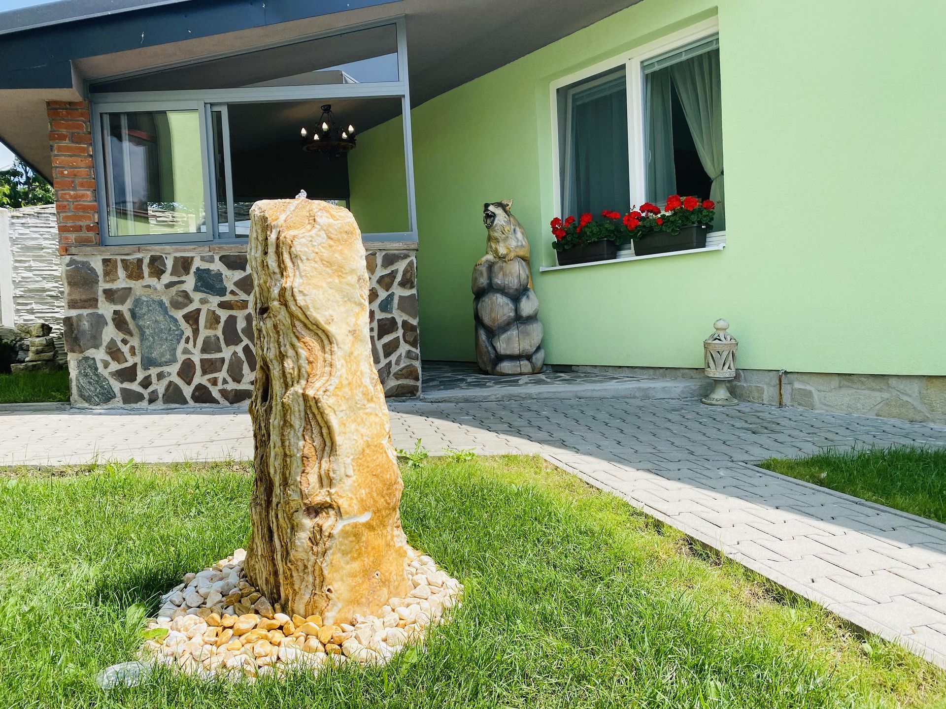 Vila Viktória – fasáda a zahrada