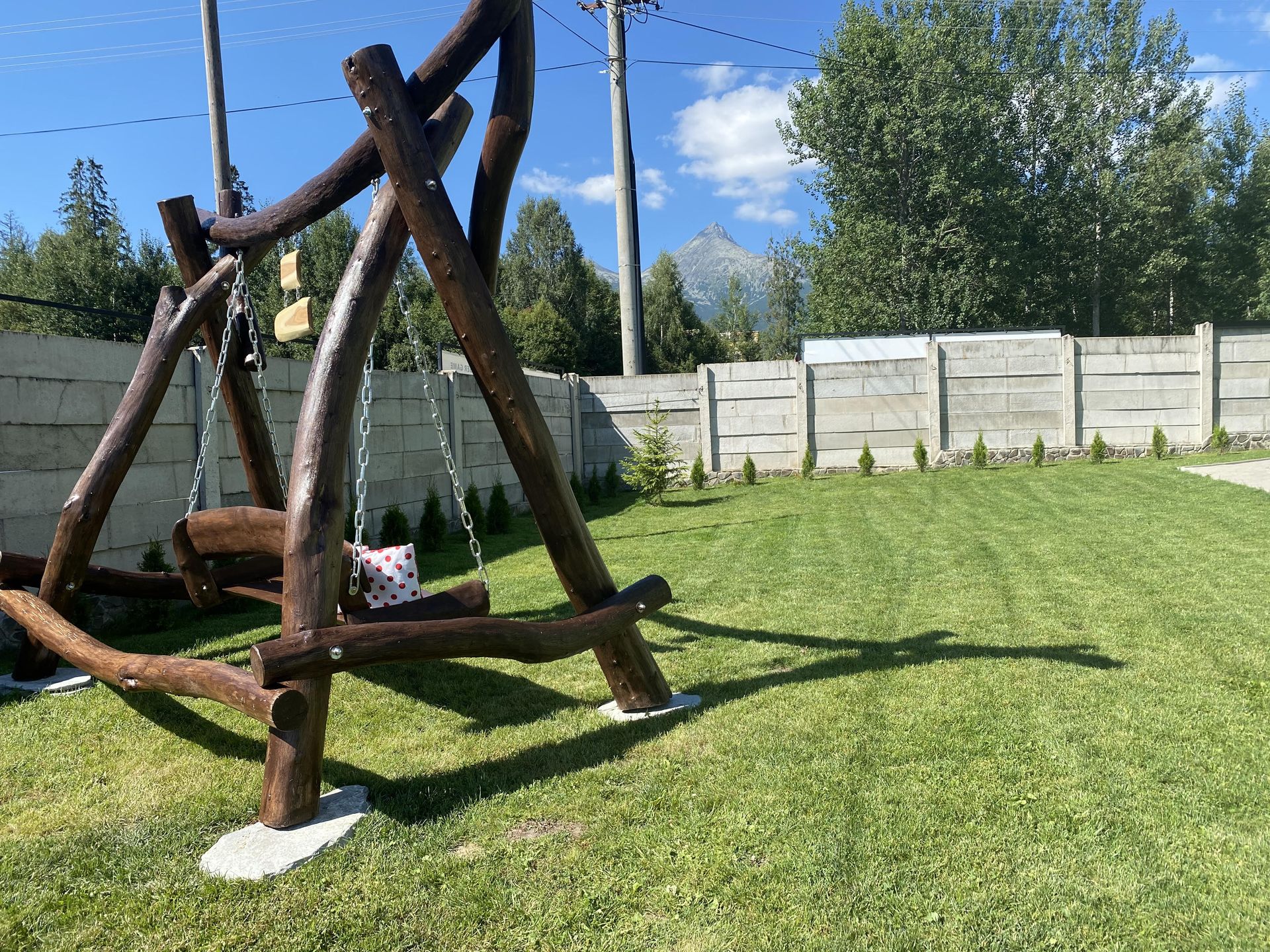 Vila Viktória – zahrada s výhledem na Tatry
