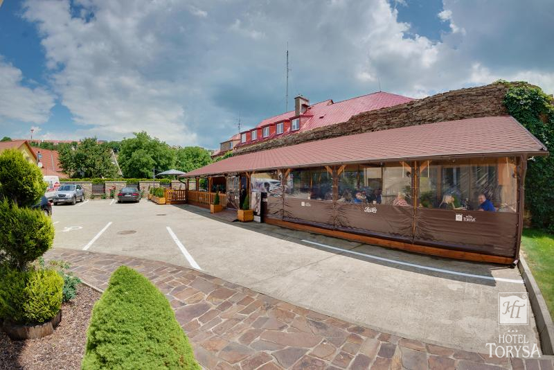 Hotel Torysa – exteriér s krytou terasou