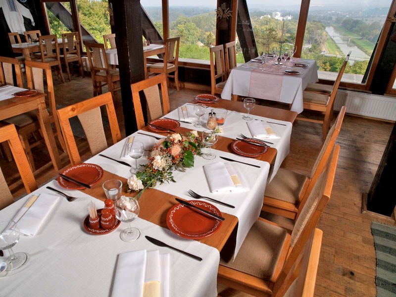 Hotel Panoráma – restaurace s výhledem na Piešťany