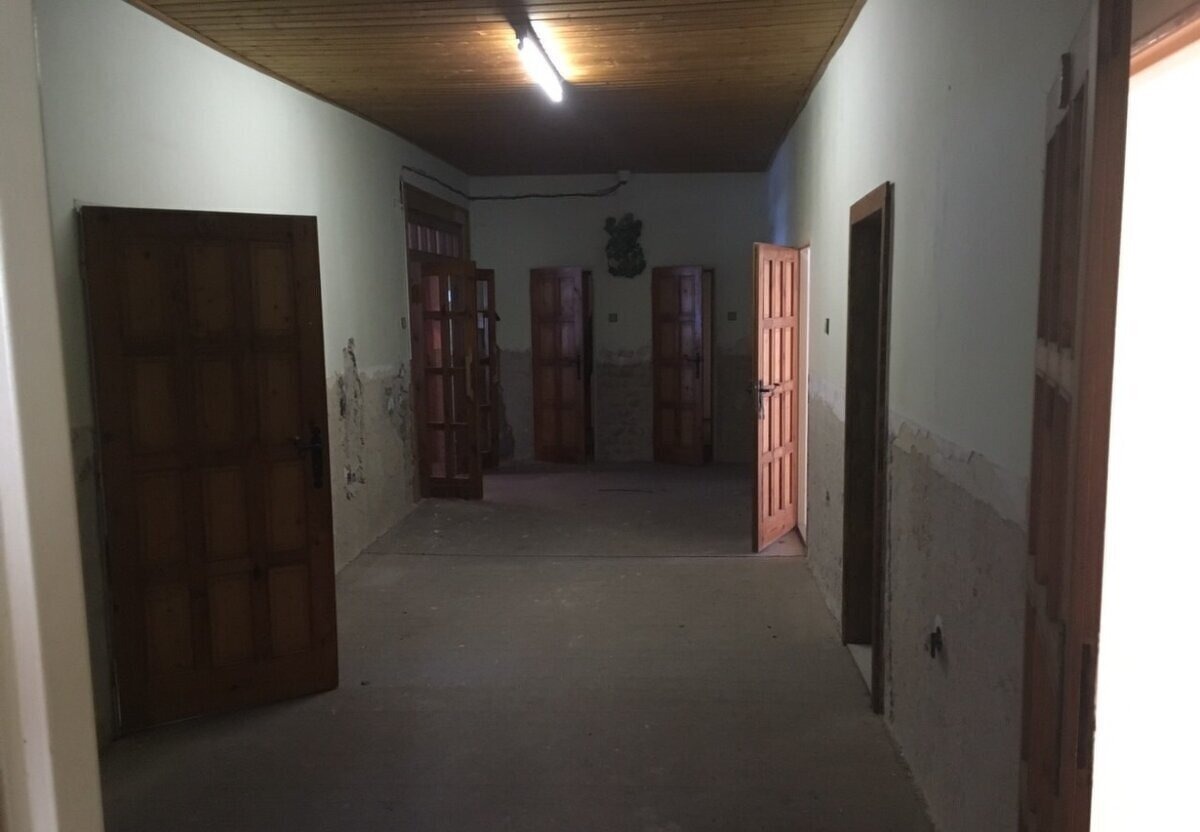 Horský hotel Šturec – chodba ubytovacího křídla (v rekonstrukci)
