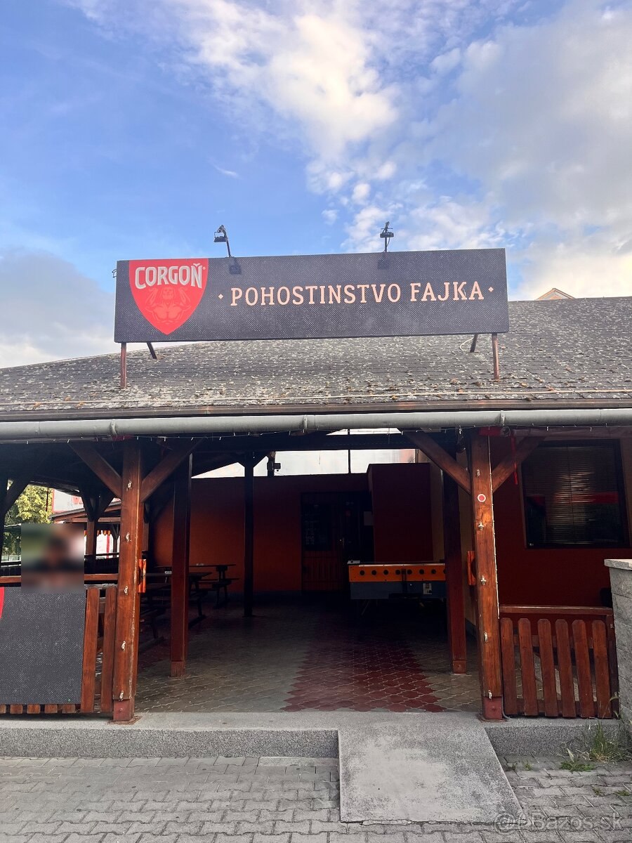 Pohostinství Fajka – vchod a štít