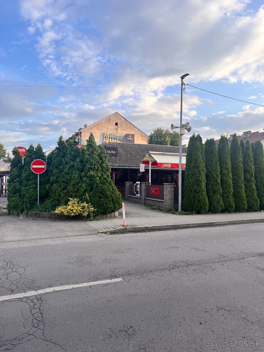 Okolí – ulice u pohostinství