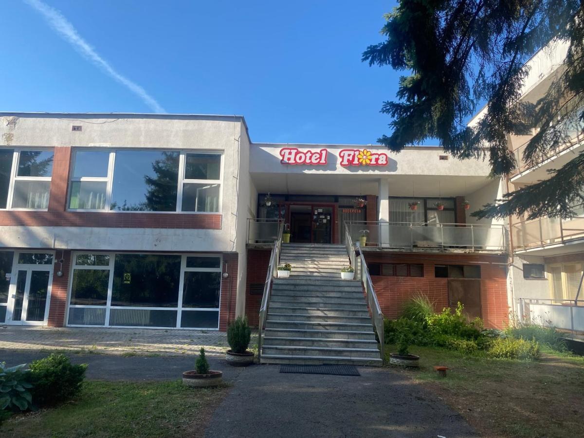 Hotel Flóra – vstup s recepcí, Dudince