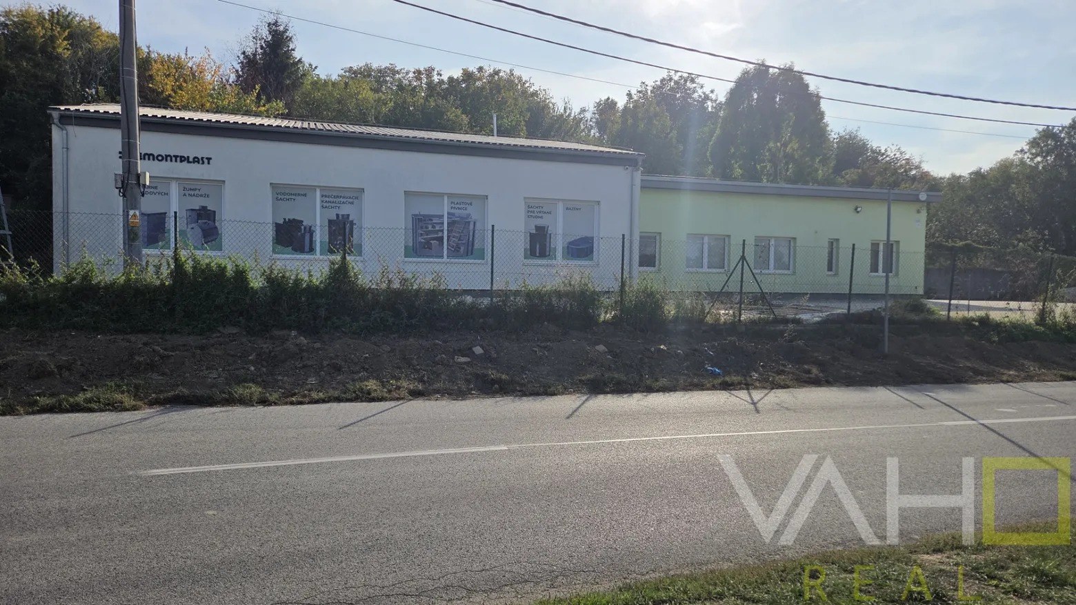 Výrobní areál REMONTplast – budova u hlavní silnice, Jarok