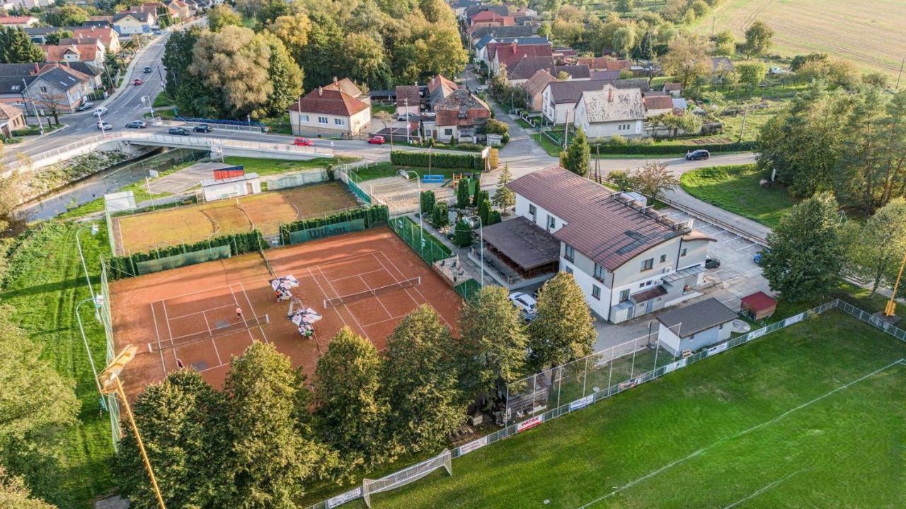 Hotel s restaurací a sportovním areálem na prodej, Trenčínský kraj
